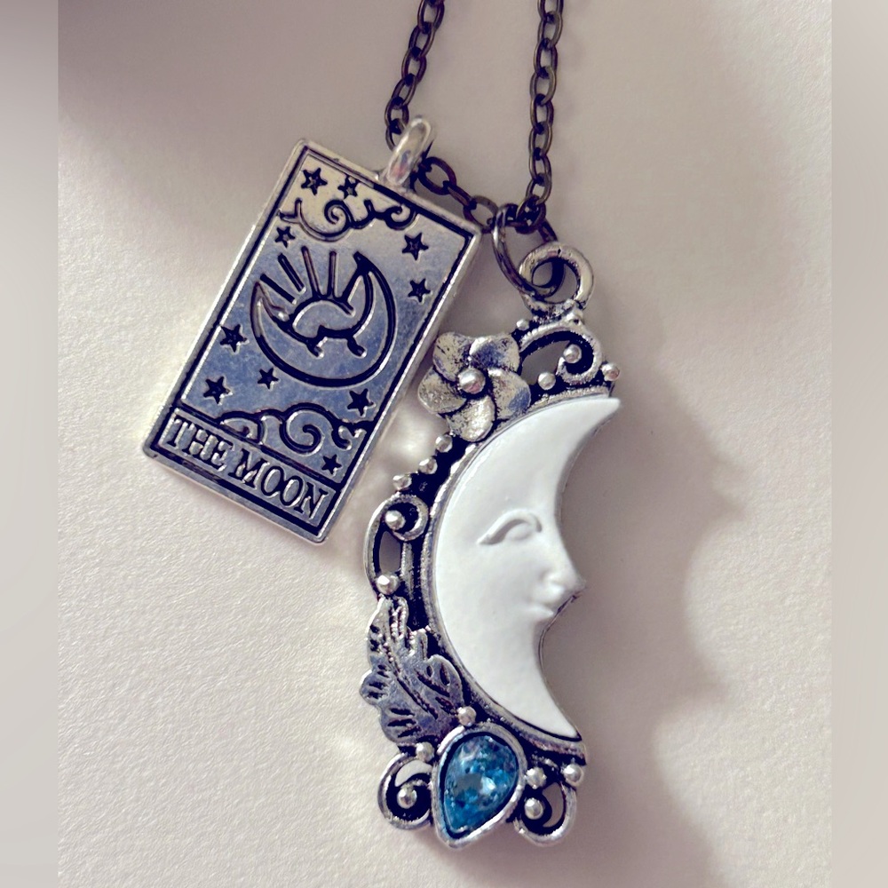 NWOT necklace white Crescent Moon Face & Moon Tarot Card silvertone 16” chain